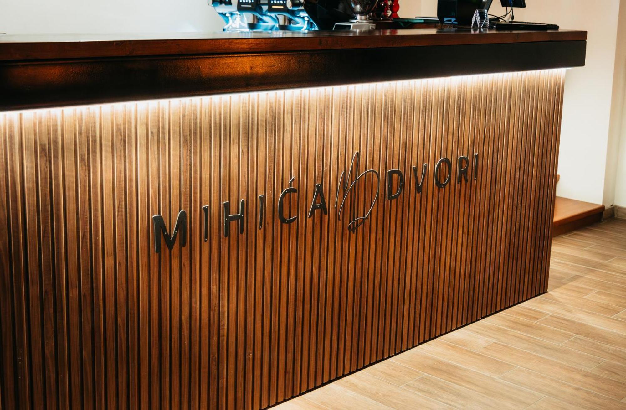 Babina Greda Pansion Mihica Dvori酒店 外观 照片