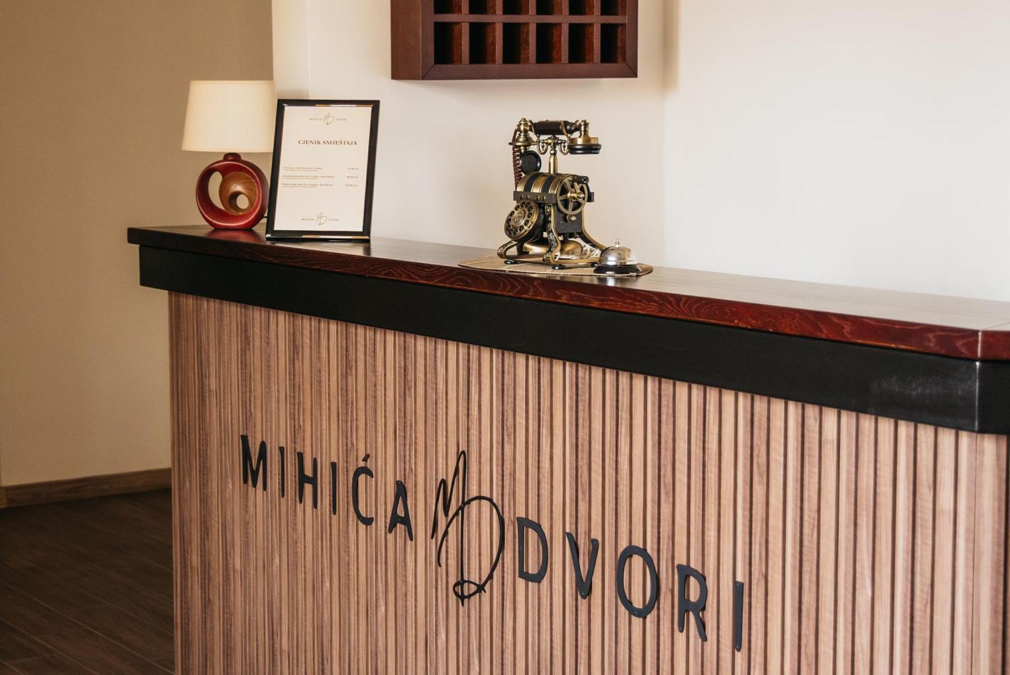 Babina Greda Pansion Mihica Dvori酒店 外观 照片